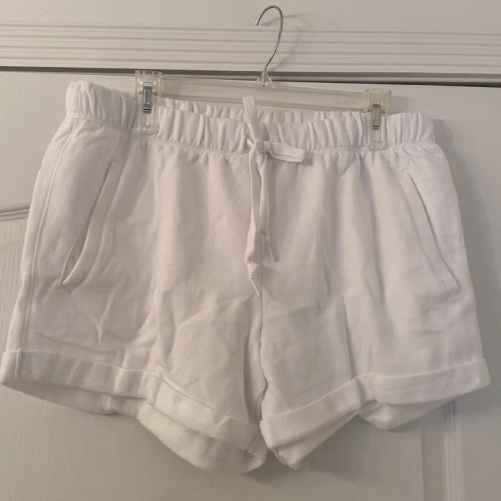 Pink vs Palm tree shine boyfriend shorts size l - Picture 2 of 4